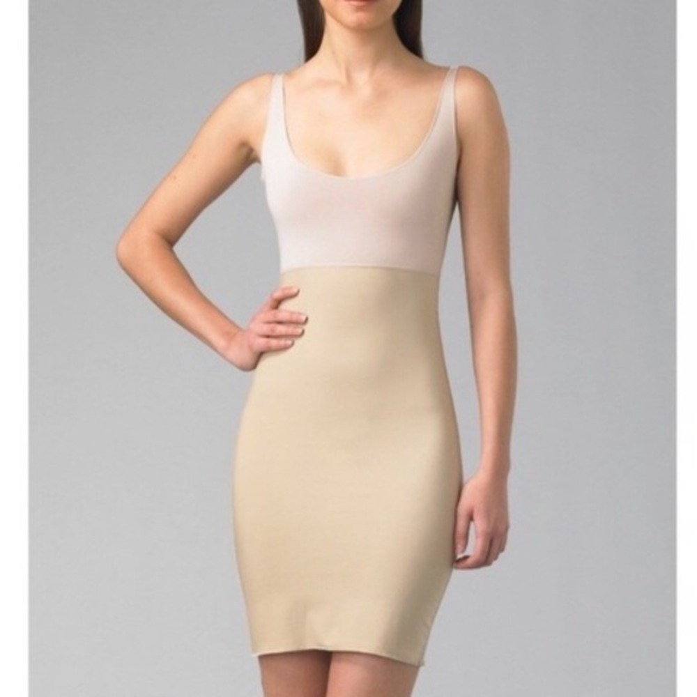 Spanx Women Two Tone Nude Seamless Firm Control Full Body Shapewear Slip Medium